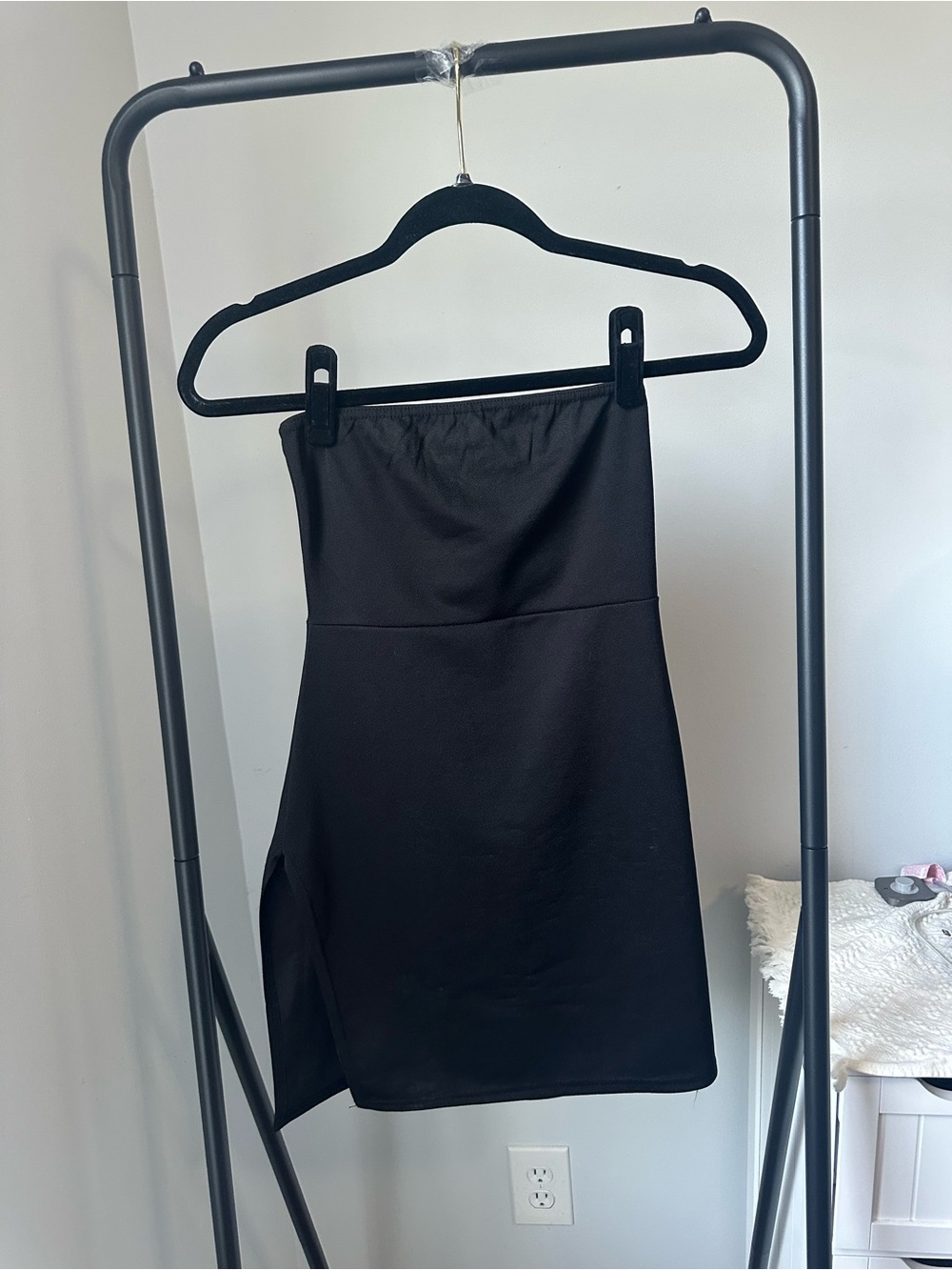 PrettyLittleThing Black Strapless Mini Dress with slit